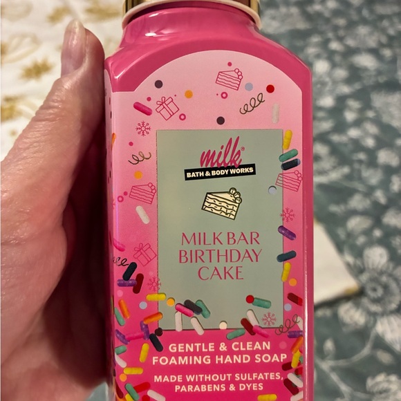 Bath & Body Works Birthday Cake Foaming Hand Soap - Pink (5) - Picture 3 of 5